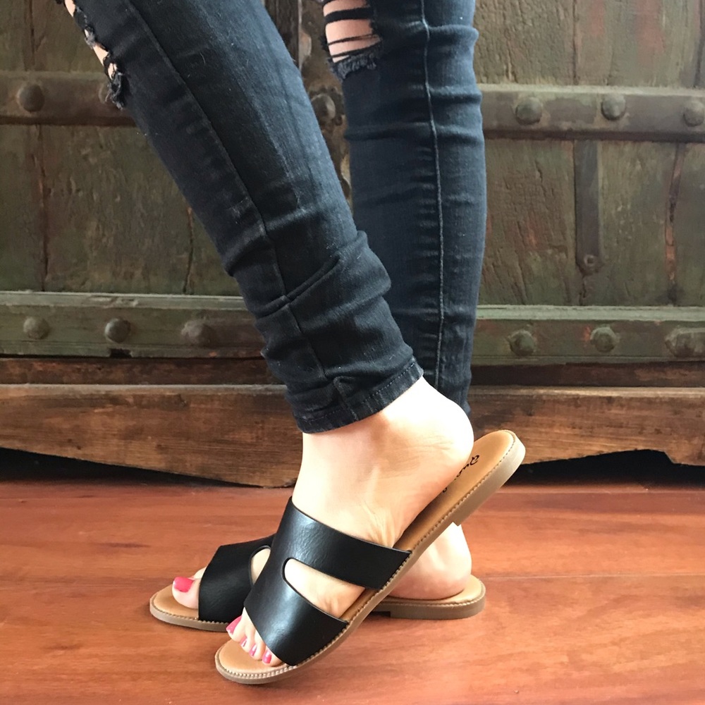 Sandals - Picture 3 of 10